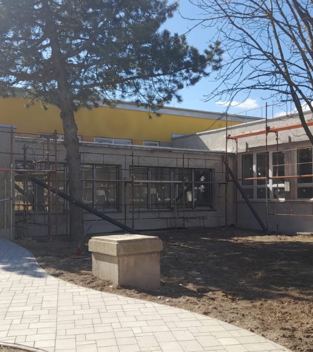 Prístavba základnej školy Suchá nad Parnou Prístavba základnej školy Suchá nad Parnou